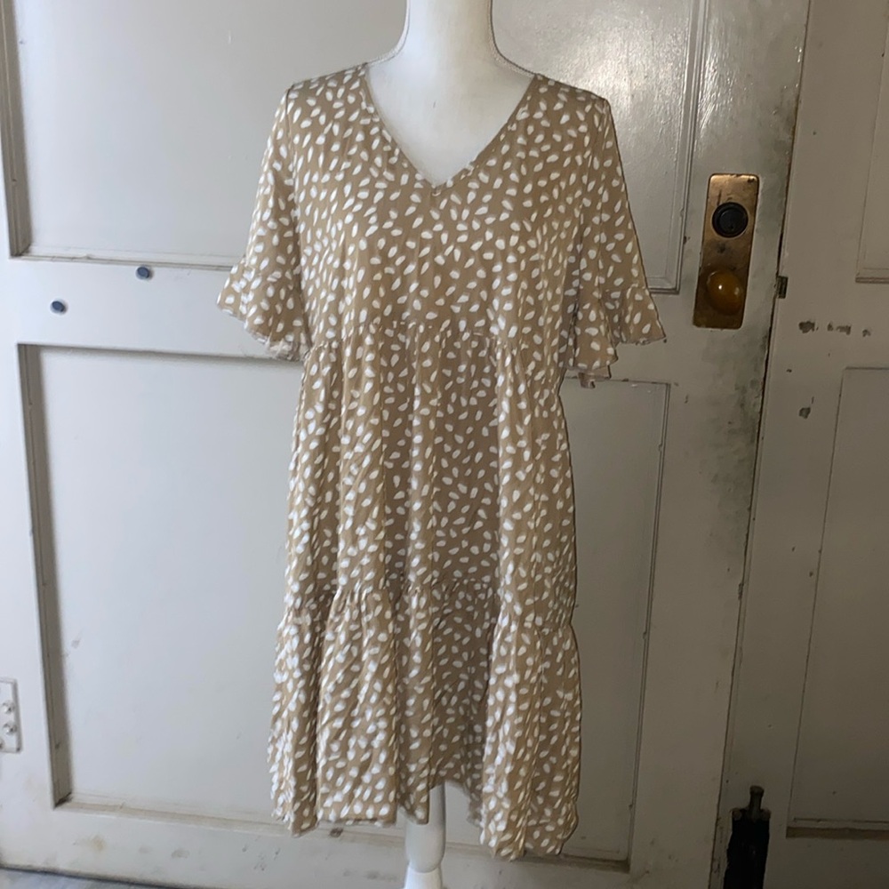 Women’s size large v-neck brown/tan and white spot knee length dress size large